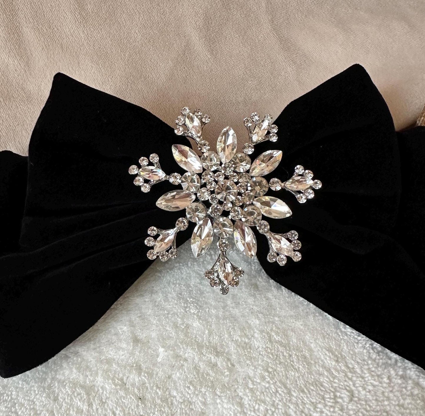 Christmas Hair Bow Clip, Snowflake Hair Bow, Black Velvet Hair Bow Clip, Festive Hair Bow, Snowflake Hair Clips, Rhinestone Hair Bow