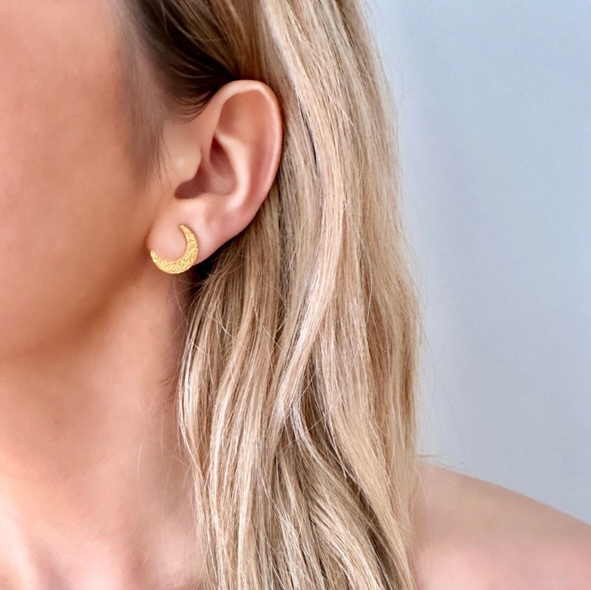 Moon Crescent Stud Earrings, Tiny Moon Earrings Gold, Small Moon Earrings, Moon Crescent Earring, Gold Crescent Earrings, Gold Moon Studs
