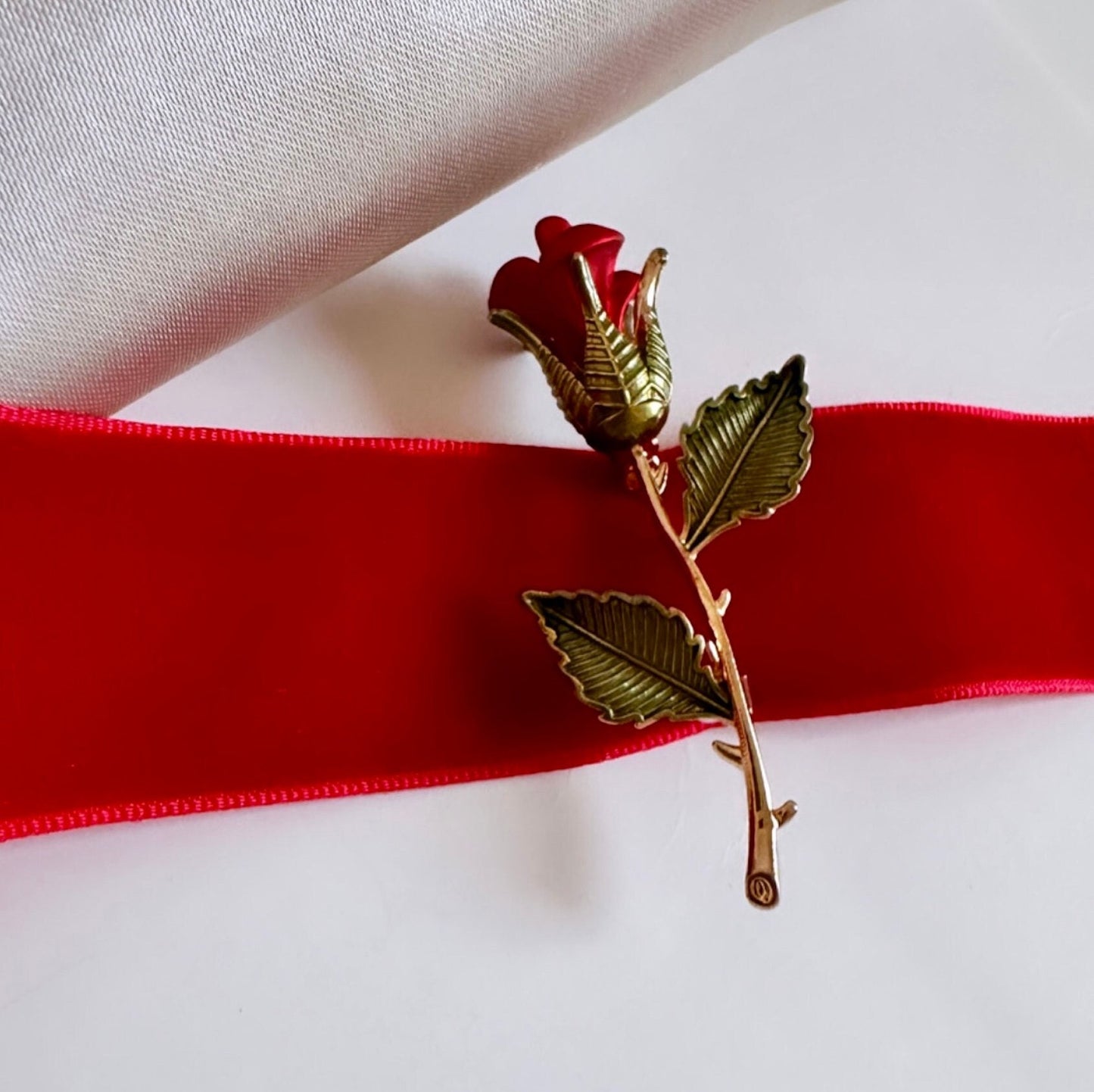 Red Rose Choker, Rose Choker Necklace, Red Velvet Choker, Velvet Ribbon Choker, Goth Rose Jewelry, Romantic Necklace, Red Flower Necklace