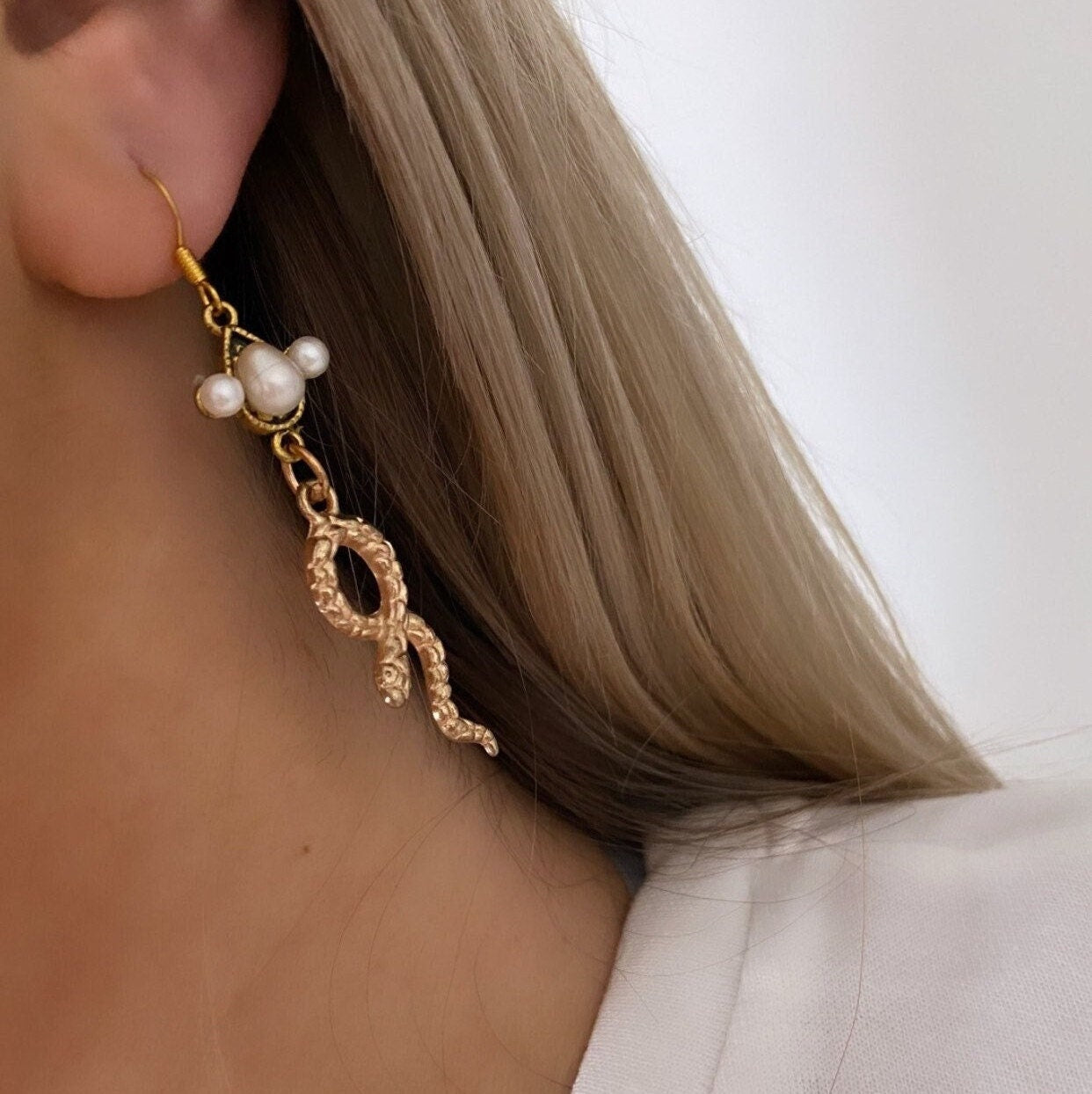 Snake Pearl Earrings, Gold Snake Earrings, Tiny Pearl Earrings, Snake Dangle Earrings, Serpent Earrings, Freshwater Pearl Earrings Gold