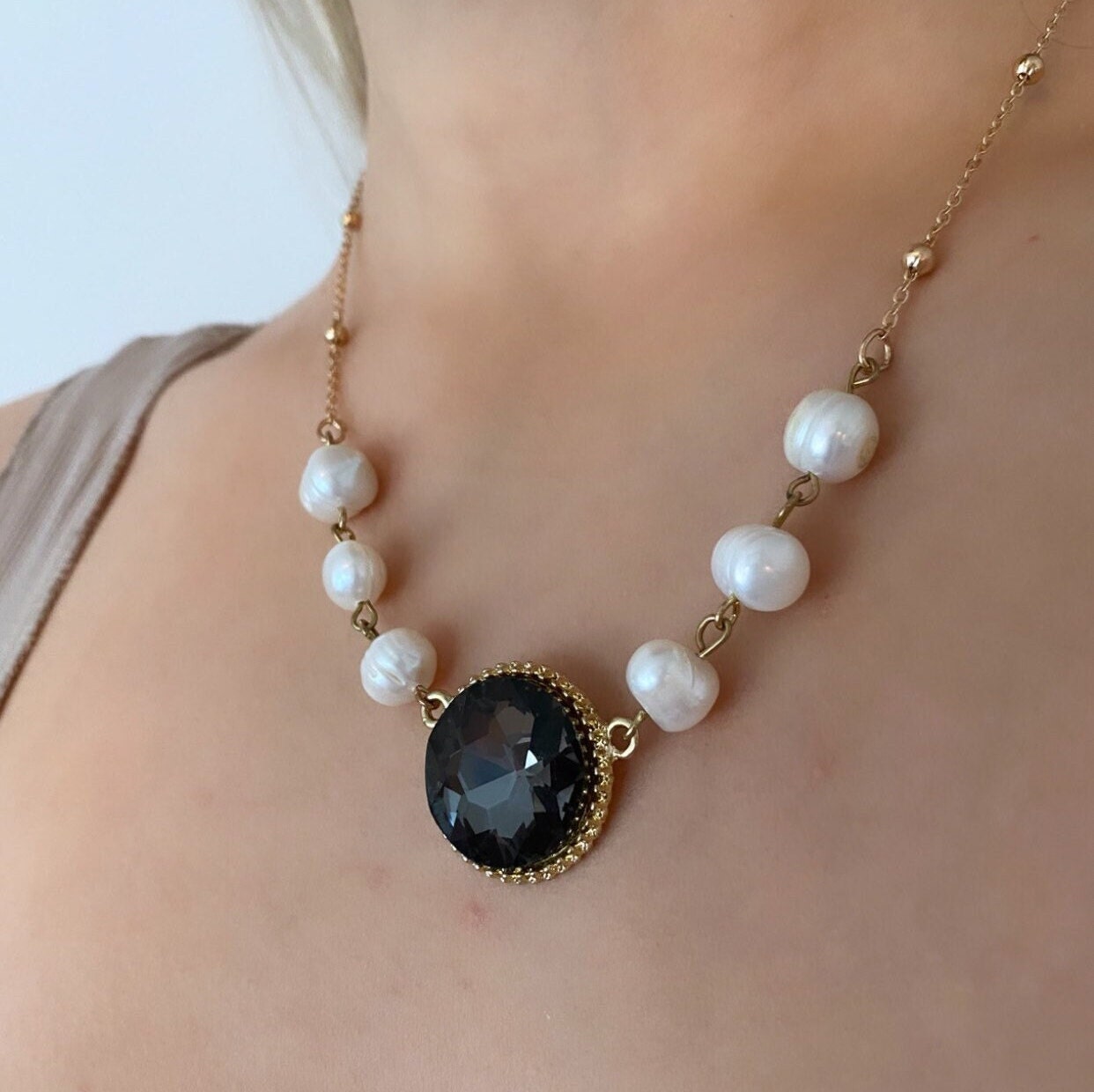 Pearl Statement Necklace, Summer Pearl Necklace, Black Crystal Pendant, Pearl Chain Necklace, Vacation Necklace