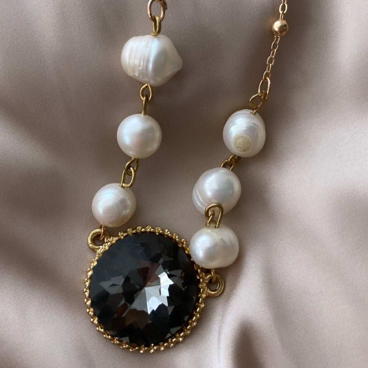 Pearl Statement Necklace, Summer Pearl Necklace, Black Crystal Pendant, Pearl Chain Necklace, Vacation Necklace