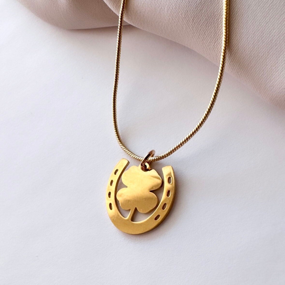 Stainless Steel Clover Necklace, Lucky Horseshoe Necklace, Lucky Charm Necklace, 4 Leaf Clover Pendant, Good Luck Necklace Silver