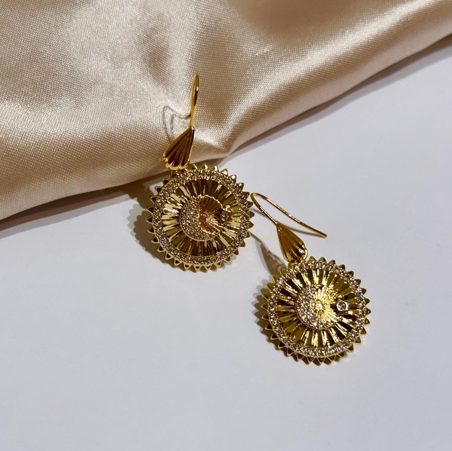 Gold Crescent Moon Earrings, 18K Gold Moon Dangle Earrings, Gold Filled Earrings Dangle, Moon Crescent Earring, Celestial Earrings Gold