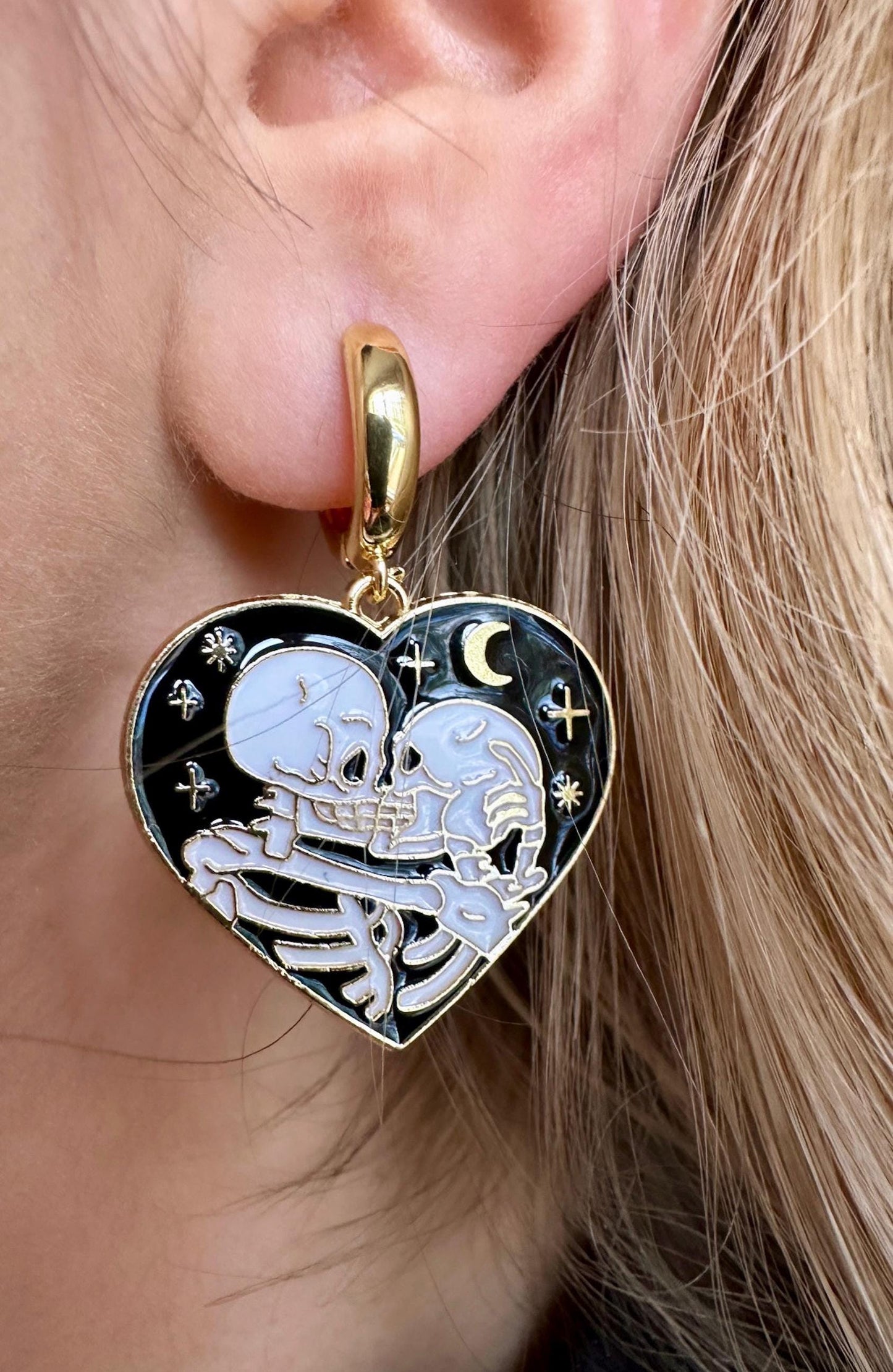 Skeleton Earrings, Skeleton Kissing, Halloween Hoop Earrings, Skeleton Lovers, Halloween Jewelry For Women, Halloween Jewellery, Goth Hoops