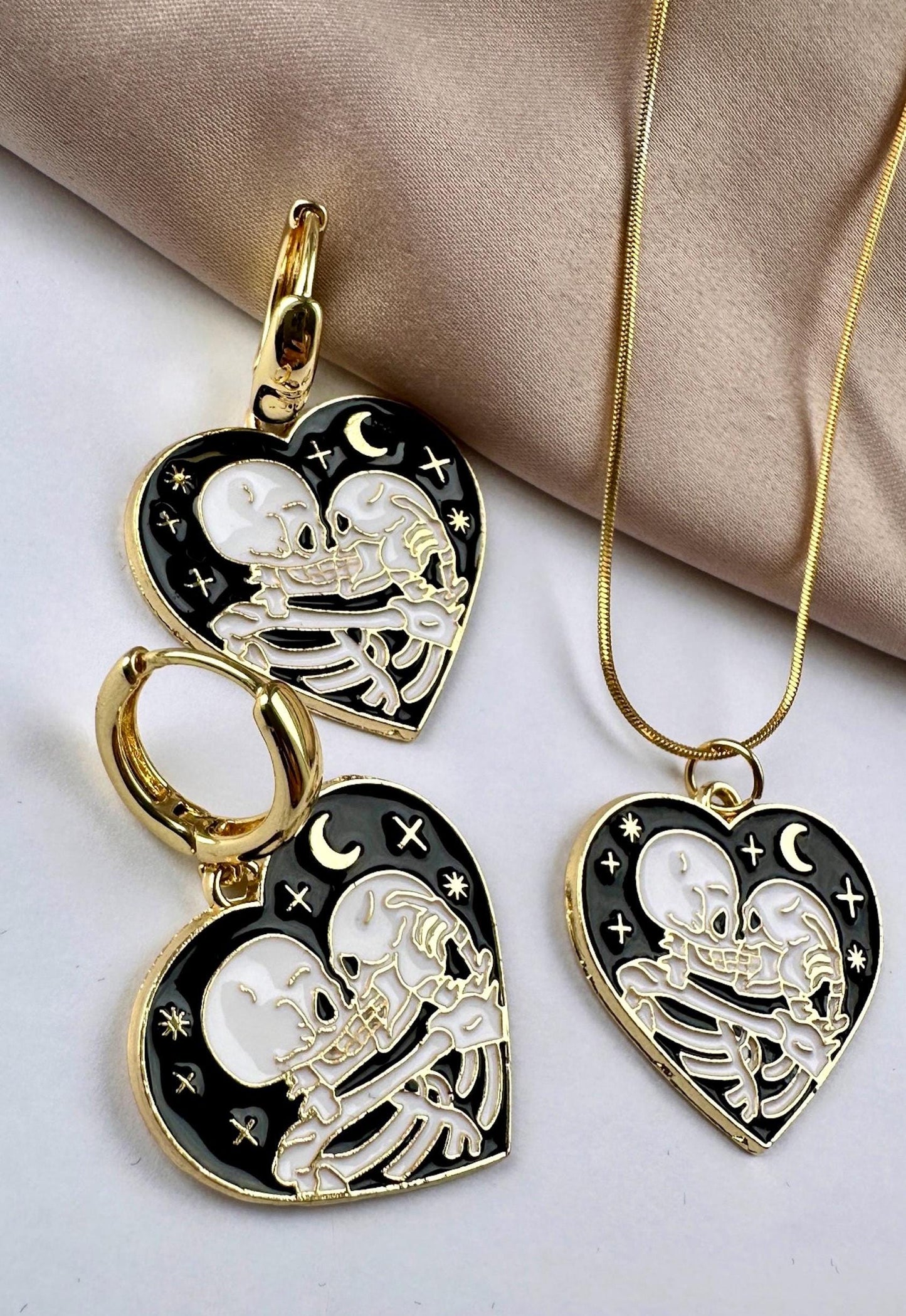 Skeleton Earrings, Skeleton Kissing, Halloween Hoop Earrings, Skeleton Lovers, Halloween Jewelry For Women, Halloween Jewellery, Goth Hoops