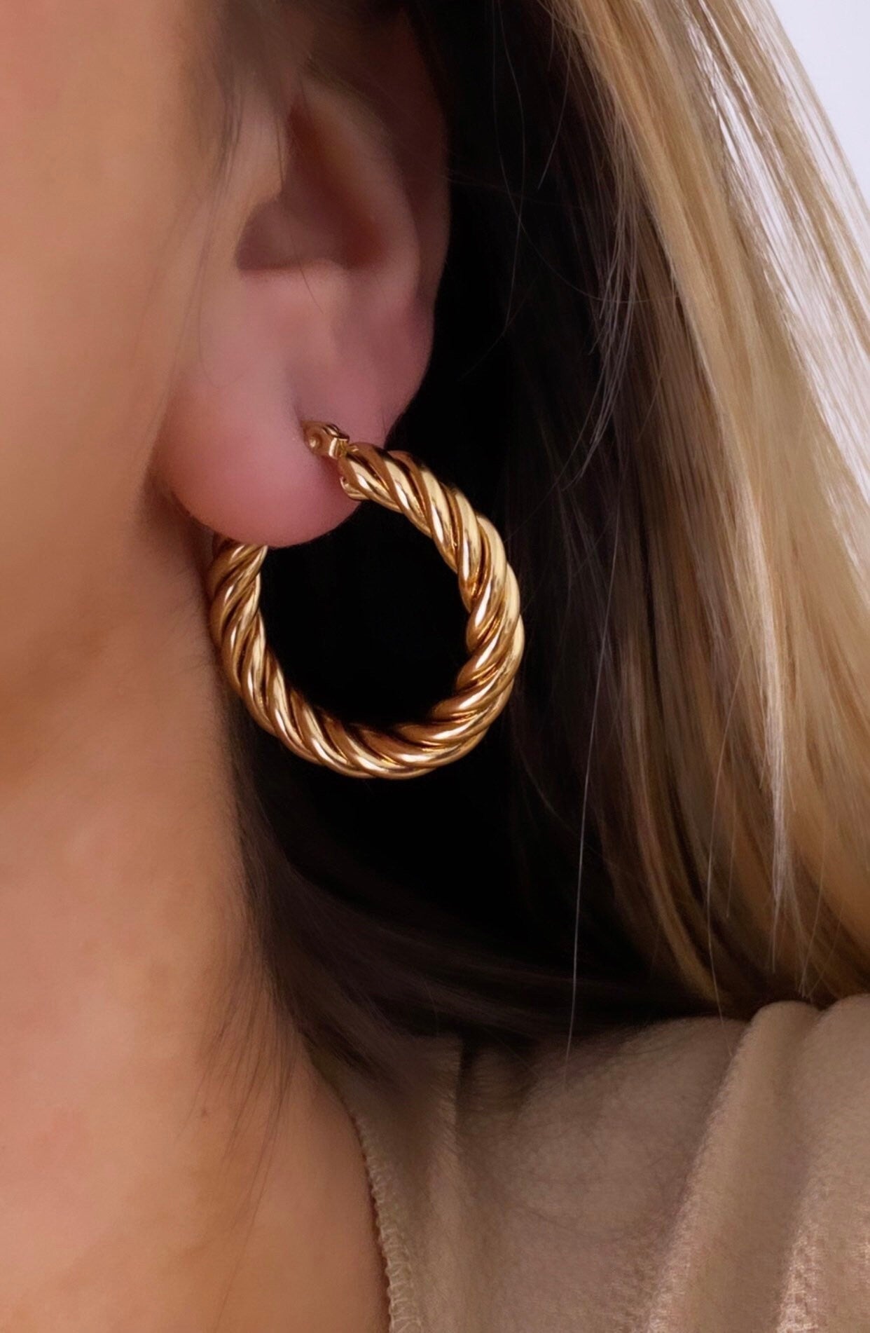 Twist Chunky Hoop Earrings, Twist Gold Hoops, Medium Thick Hoops, Twist Gold Hoop Earrings, Everyday Gold Hoops, Everyday Gold Earrings