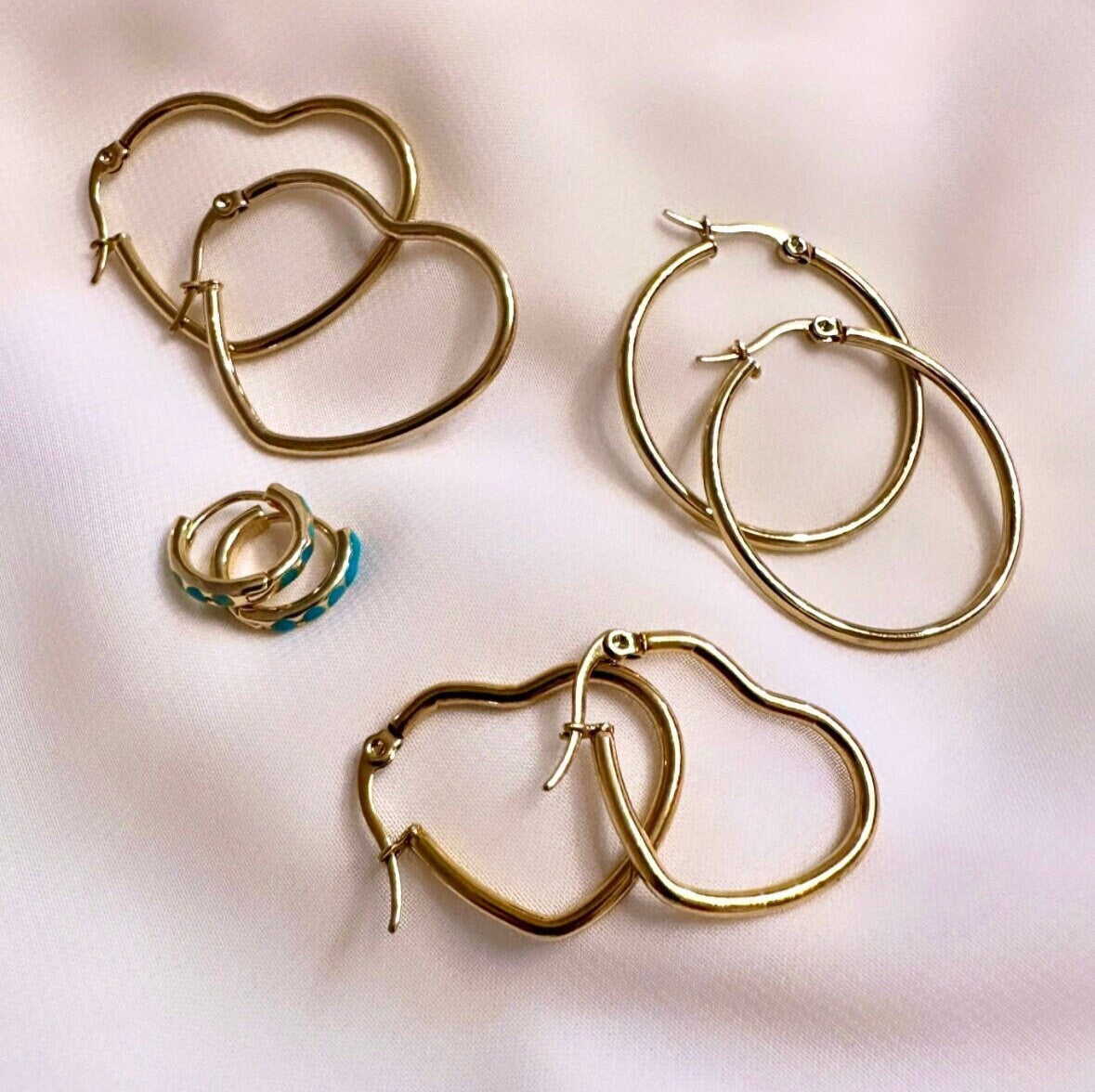 Gold Hoop Earrings Set, Thin Gold Hoops Small, Everyday Hoop Earrings, Mismatched Hoop Earrings, Minimalist Hoop Earrings, Gold Heart Hoops