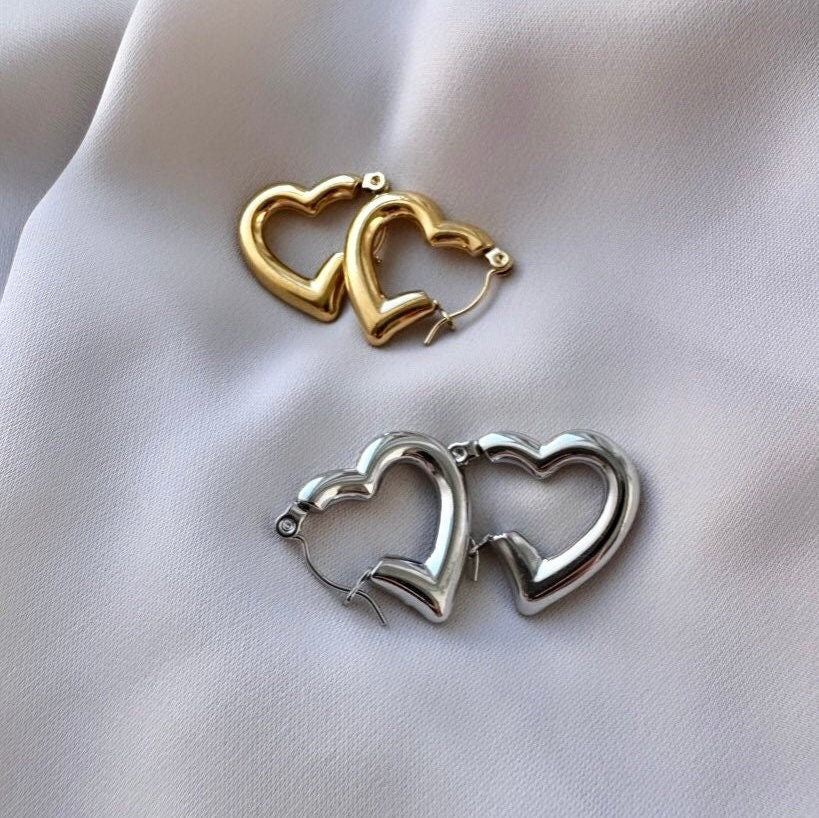 Silver Heart Hoop Earrings, Small Heart Hoops, Small Heart Earrings, Silver Heart Hoops, Minimalist Hoop Earrings, Old Money Earrings