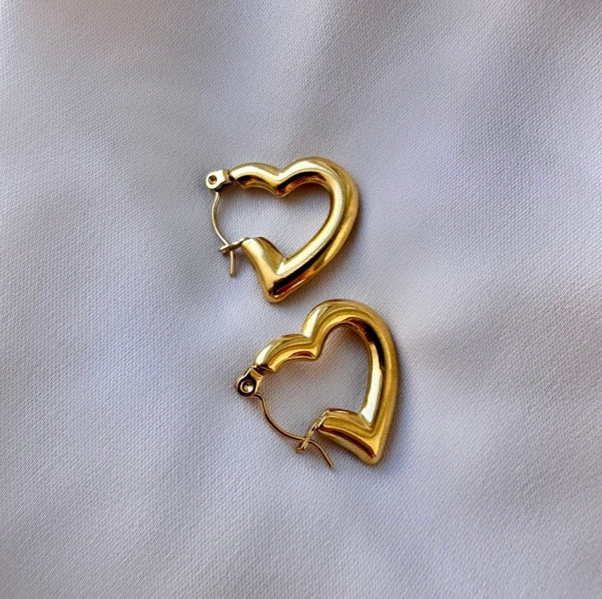 Silver Heart Hoop Earrings, Small Heart Hoops, Small Heart Earrings, Silver Heart Hoops, Minimalist Hoop Earrings, Old Money Earrings