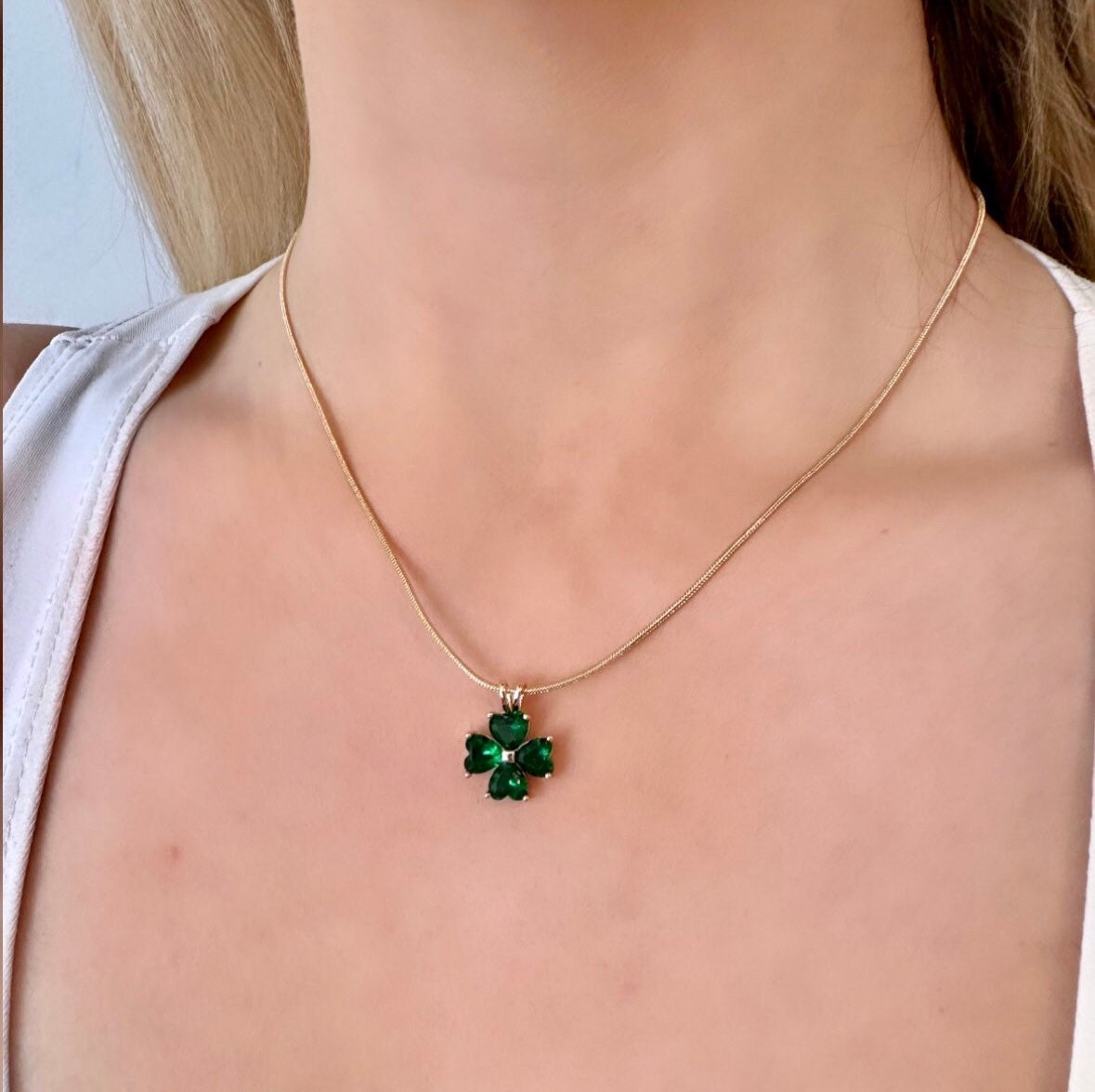 Emerald Clover Pendant Necklace, Four Leaf Clover Necklace, Shamrock Necklace, Lucky Charm Necklace, Everyday Necklace, Best Gifts For Her