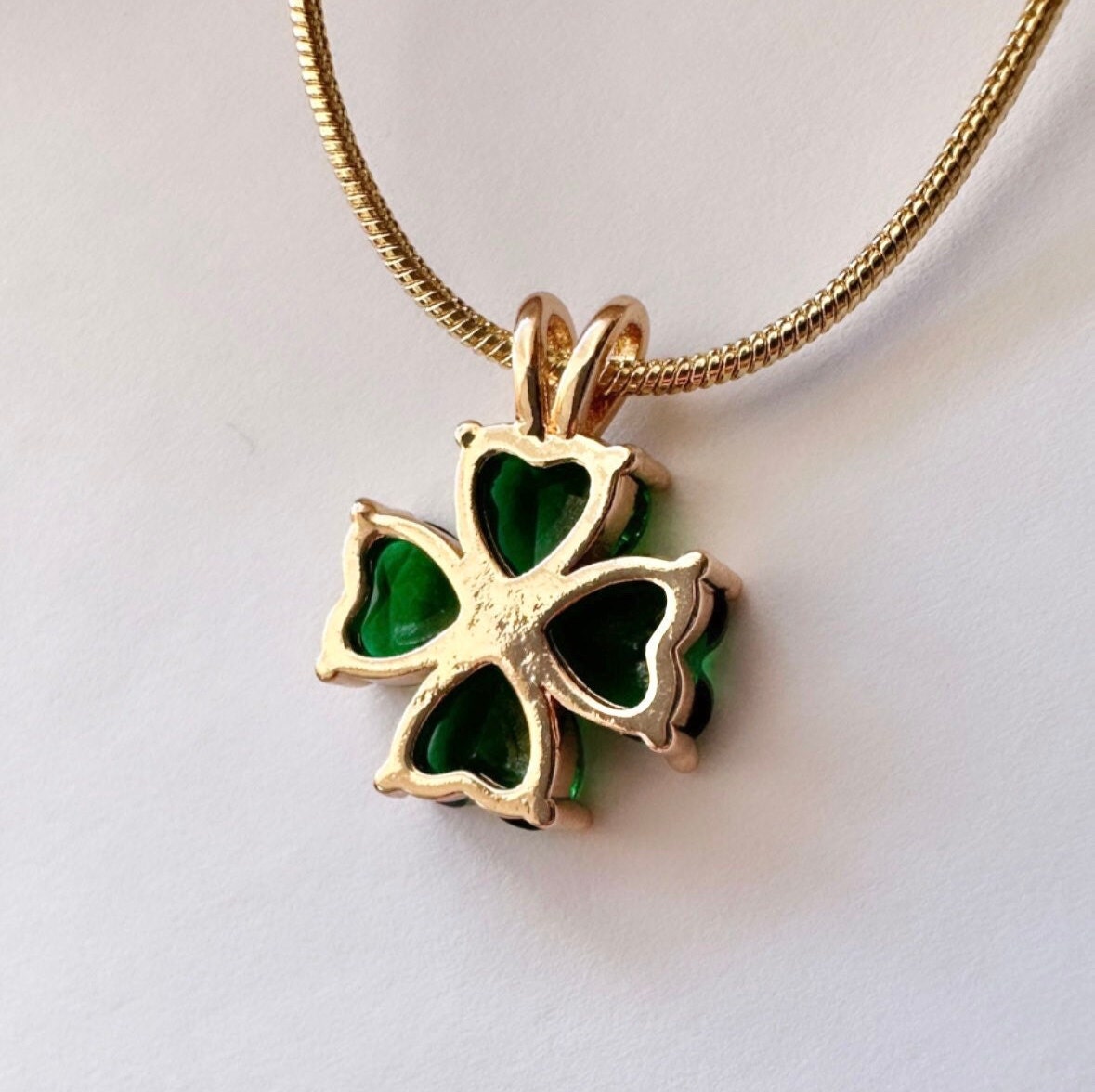 Emerald Clover Pendant Necklace, Four Leaf Clover Necklace, Shamrock Necklace, Lucky Charm Necklace, Everyday Necklace, Best Gifts For Her