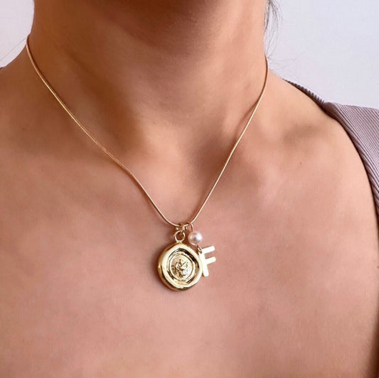 Gold Seal Necklace, Wax Seal Necklace, Gold Crown Necklace, Personalized Initial Necklace, Custom Gold Letter Necklace, Crown Pendant