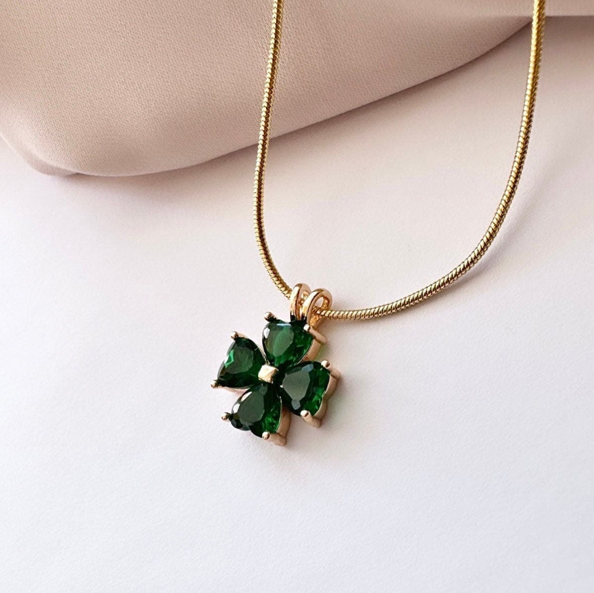 Emerald Clover Pendant Necklace, Four Leaf Clover Necklace, Shamrock Necklace, Lucky Charm Necklace, Everyday Necklace, Best Gifts For Her