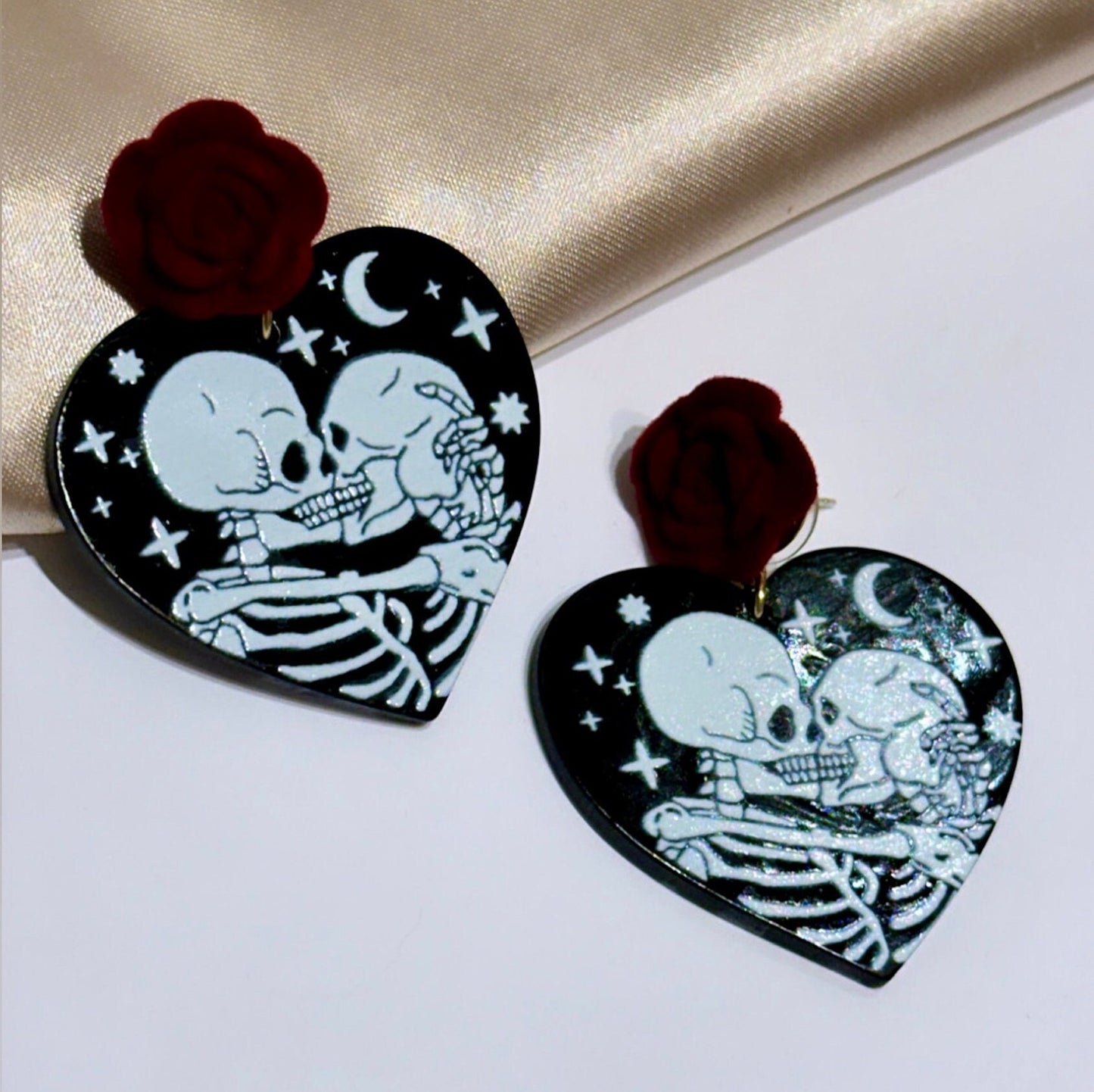 Skeleton Kissing, Black Skeleton Earrings, Skeleton Lovers, Goth Heart Earrings, Halloween Earrings, Black Heart Earrings, Red Rose Earrings