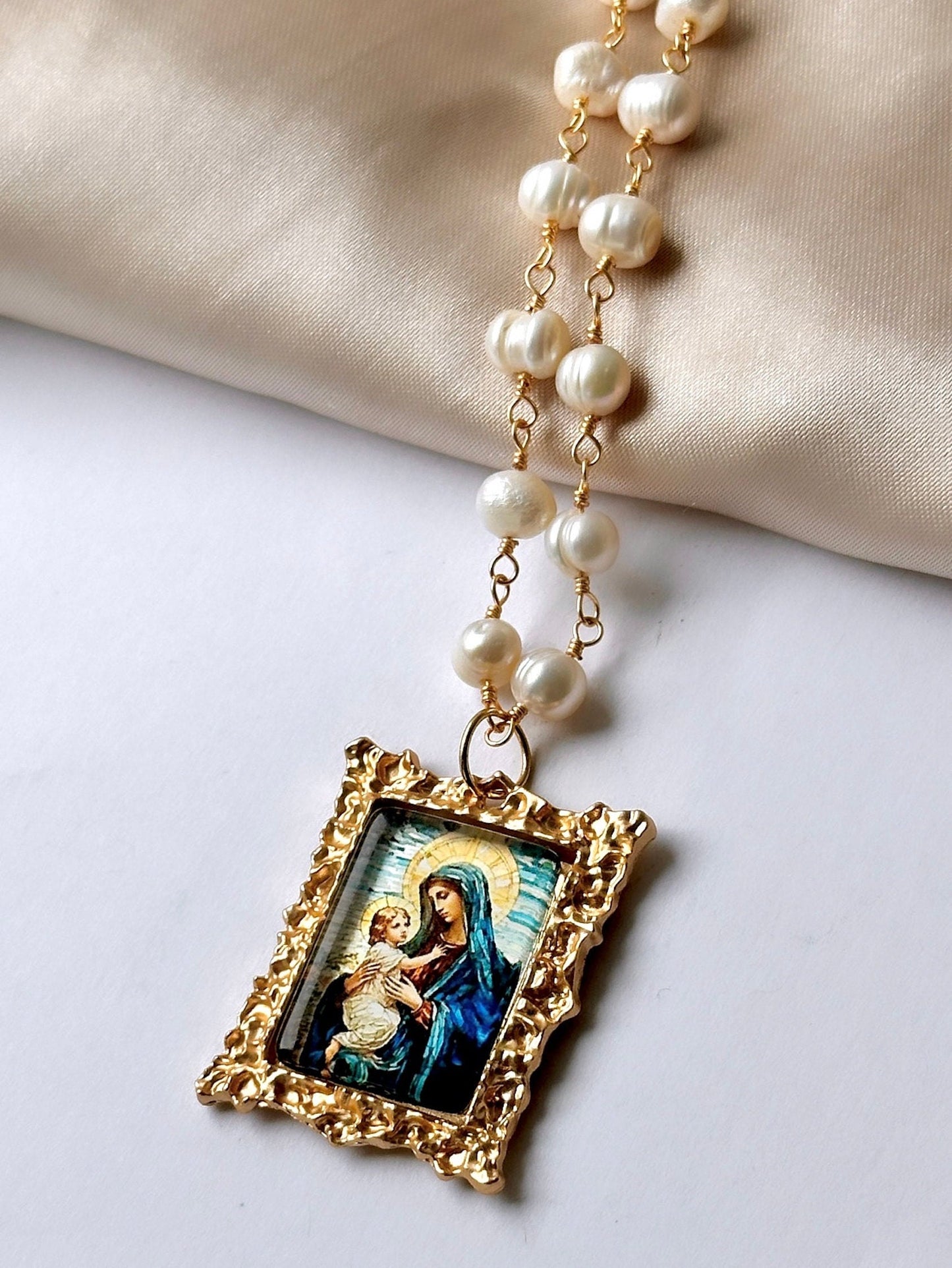 Religious Choker Necklace, Virgin Mary Pendant Color, Statement Pearl Necklace, Virgin Mary and Baby Jesus, Real Pearl Necklace Baptism Gift